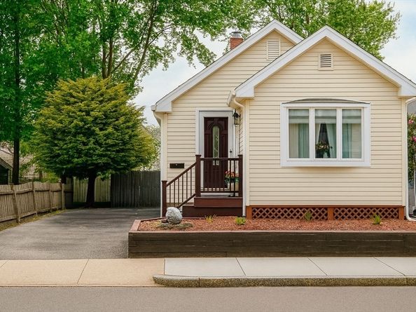 129 Lake St, Waltham MA 02451