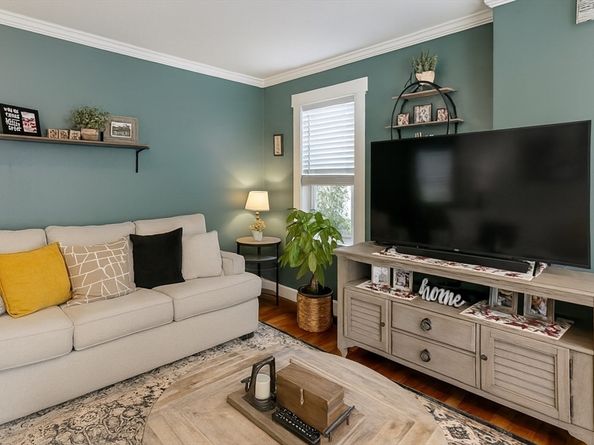 129 Lake St, Waltham MA 02451