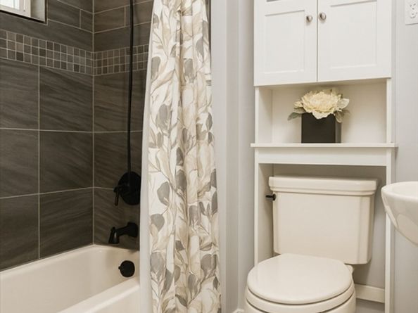 129 Lake St, Waltham MA 02451