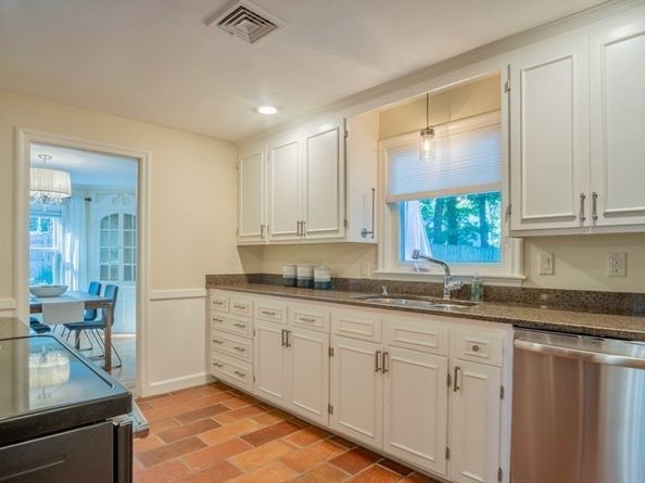 3 Elliot Rd, Lynnfield MA 01940