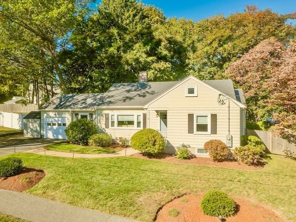 3 Elliot Rd, Lynnfield MA 01940