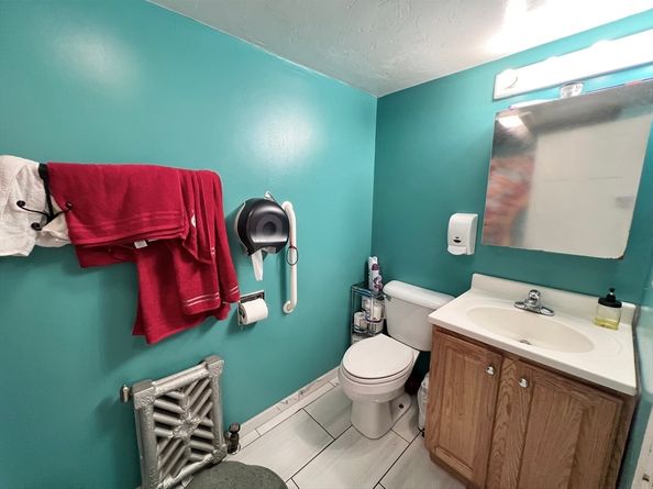 11 Oak St, Fitchburg MA 01420