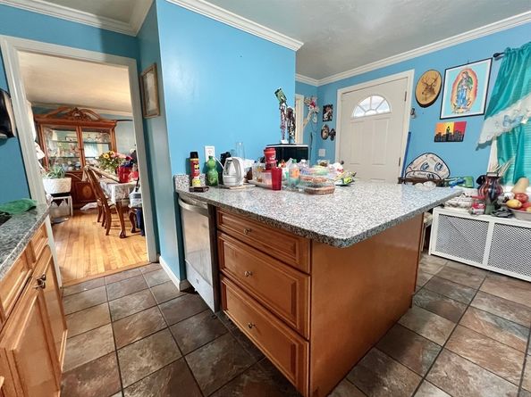 11 Oak St, Fitchburg MA 01420