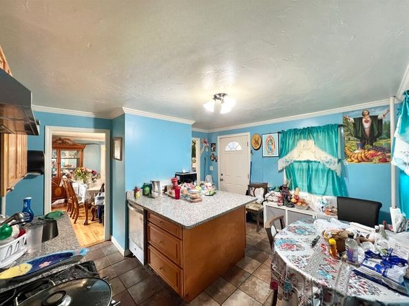 11 Oak St, Fitchburg MA 01420