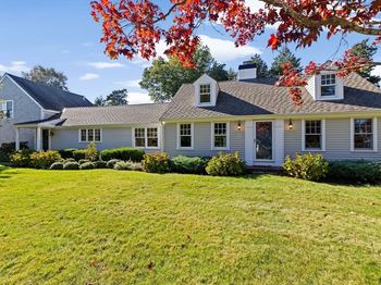 8 Eagles Nest Rd