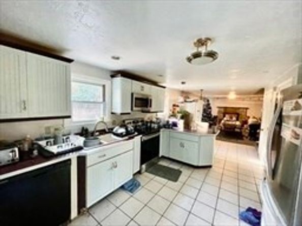 48 Grove, Plympton MA 02367