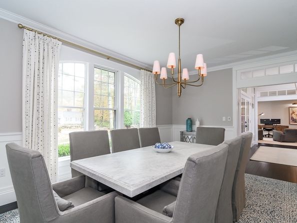 94 Elm St, Medfield MA 02052