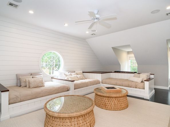 94 Elm St, Medfield MA 02052