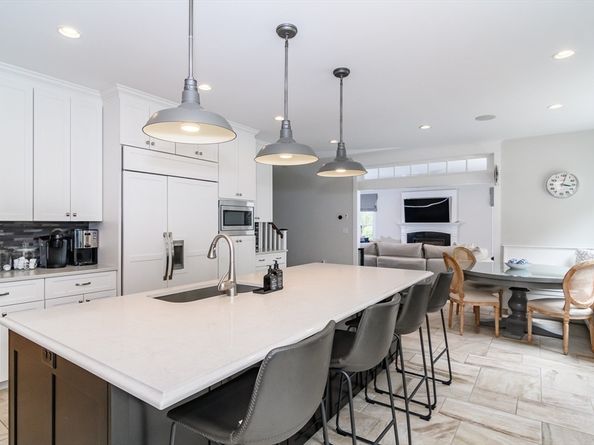 94 Elm St, Medfield MA 02052