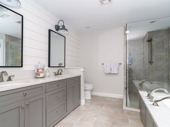 94 Elm St, Medfield MA 02052