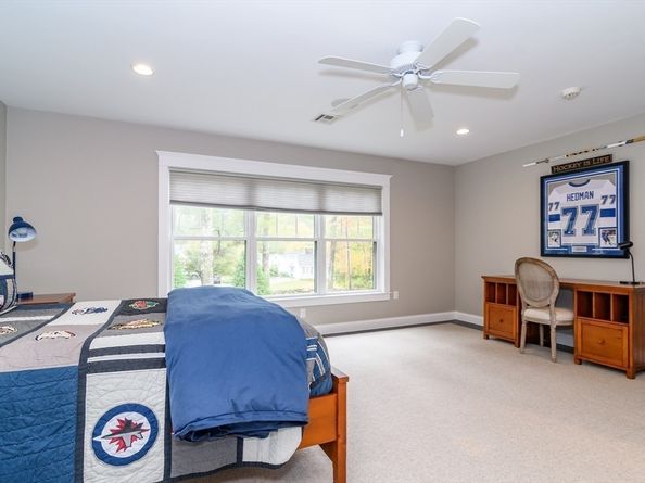 94 Elm St, Medfield MA 02052