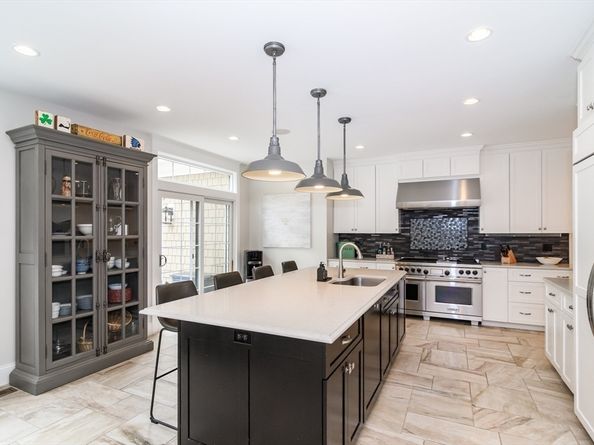 94 Elm St, Medfield MA 02052