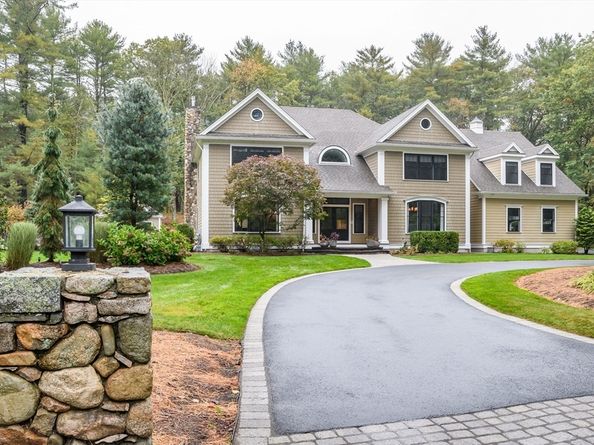 94 Elm St, Medfield MA 02052