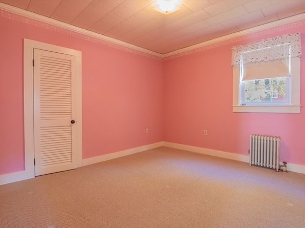 14 Hill St, Webster MA 01570