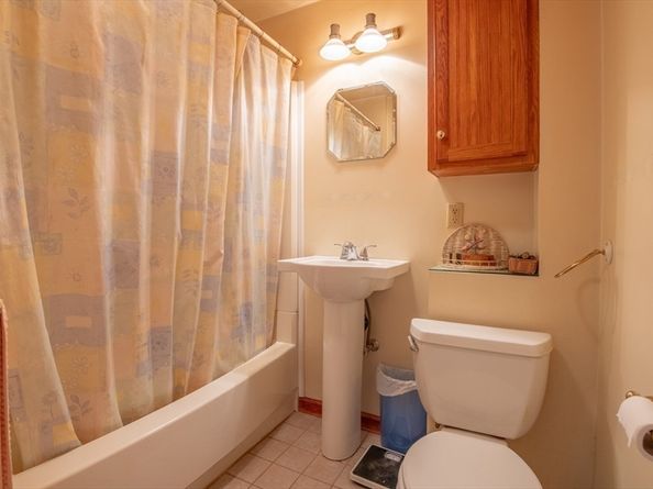 14 Hill St, Webster MA 01570