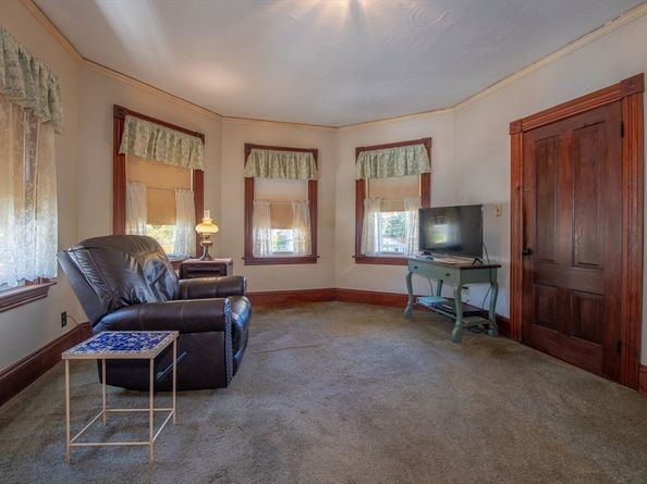 14 Hill St, Webster MA 01570