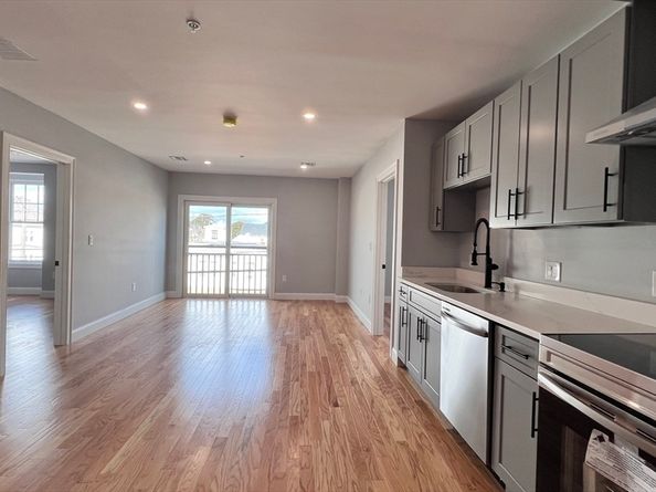 585 Washington St model1, Quincy MA 02169
