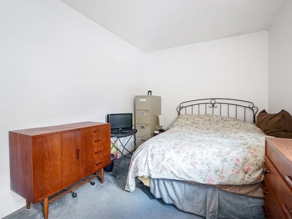 2 Grove St, Framingham MA 01701