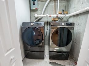 2 Grove St, Framingham MA 01701