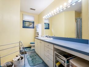 2 Grove St, Framingham MA 01701