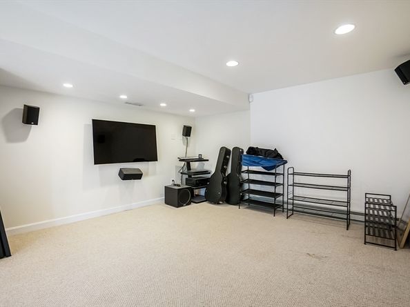 2 Grove St, Framingham MA 01701