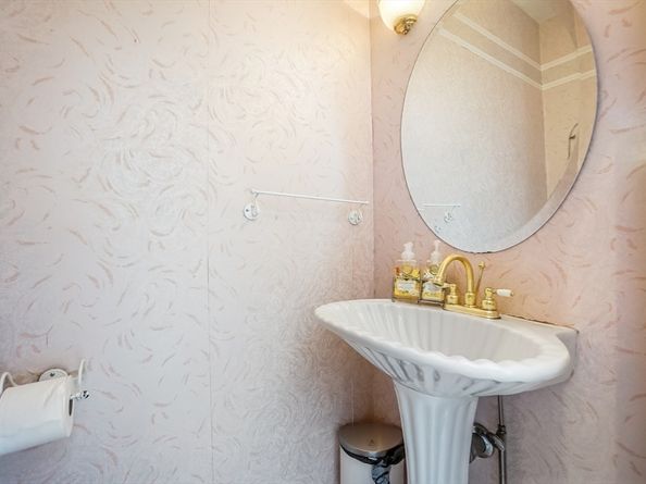 2 Grove St, Framingham MA 01701