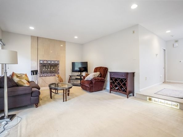 2 Grove St, Framingham MA 01701