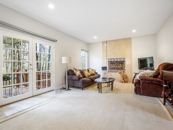 2 Grove St, Framingham MA 01701