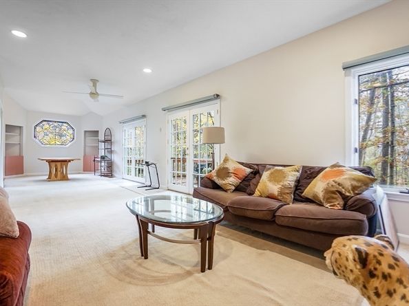 2 Grove St, Framingham MA 01701