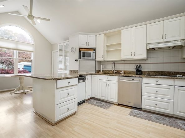 2 Grove St, Framingham MA 01701