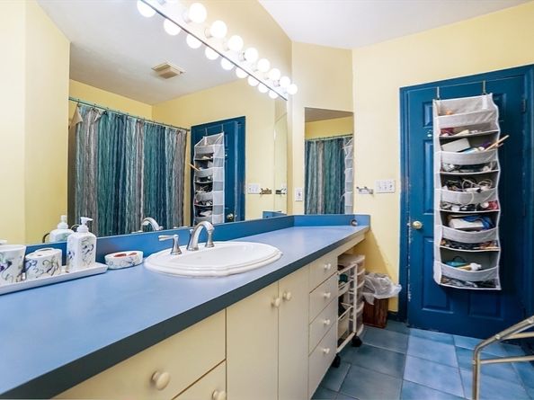 2 Grove St, Framingham MA 01701