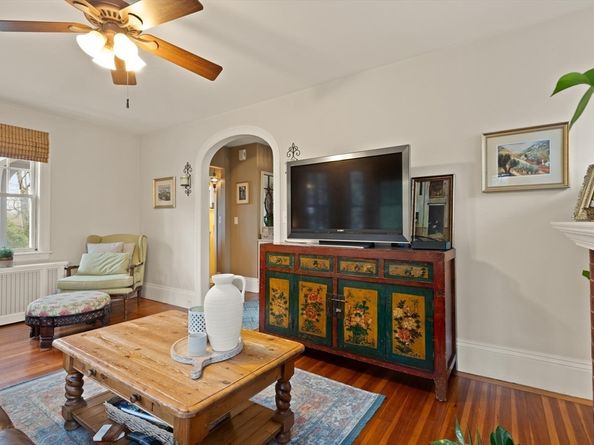 29 Station St, Sharon MA 02067