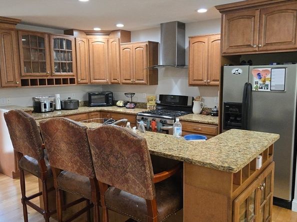 371 Hartford Ave E 371, Uxbridge MA 01569