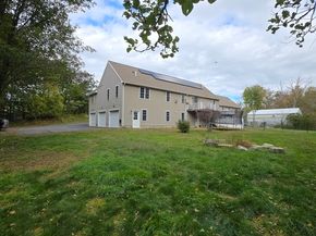 371 Hartford Ave E 371, Uxbridge MA 01569