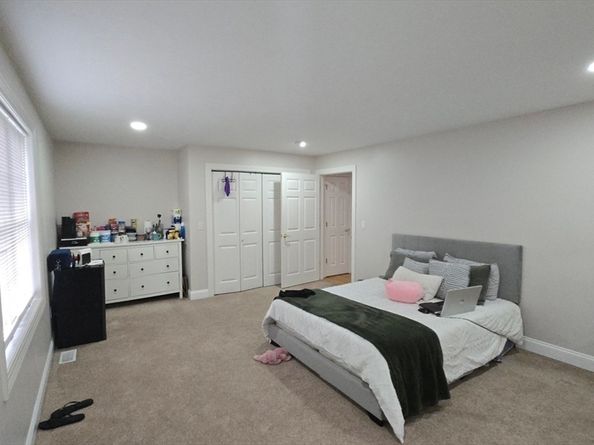 371 Hartford Ave E 371, Uxbridge MA 01569