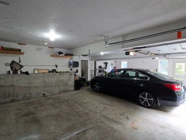 371 Hartford Ave E 371, Uxbridge MA 01569