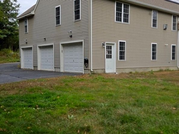 371 Hartford Ave E 371, Uxbridge MA 01569