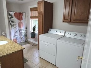 371 Hartford Ave E 371, Uxbridge MA 01569