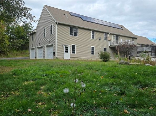 371 Hartford Ave E 371, Uxbridge MA 01569
