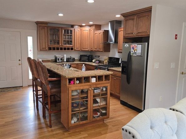 371 Hartford Ave E 371, Uxbridge MA 01569