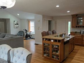 371 Hartford Ave E 371, Uxbridge MA 01569