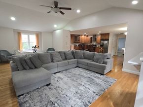 371 Hartford Ave E 371, Uxbridge MA 01569