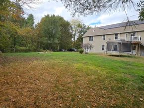 371 Hartford Ave E 371, Uxbridge MA 01569