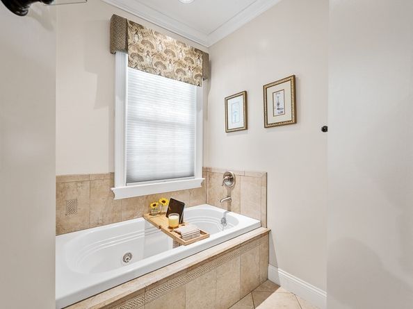 617 Salisbury St, Worcester MA 01609