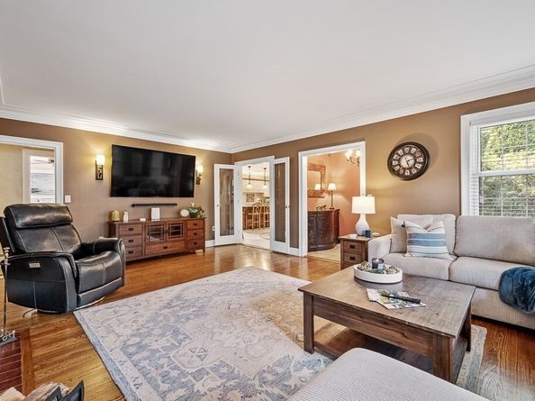 617 Salisbury St, Worcester MA 01609