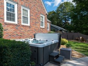 617 Salisbury St, Worcester MA 01609