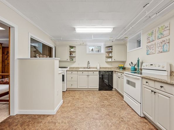 617 Salisbury St, Worcester MA 01609