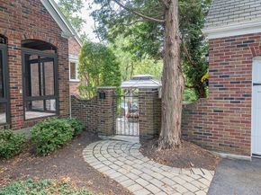 617 Salisbury St, Worcester MA 01609