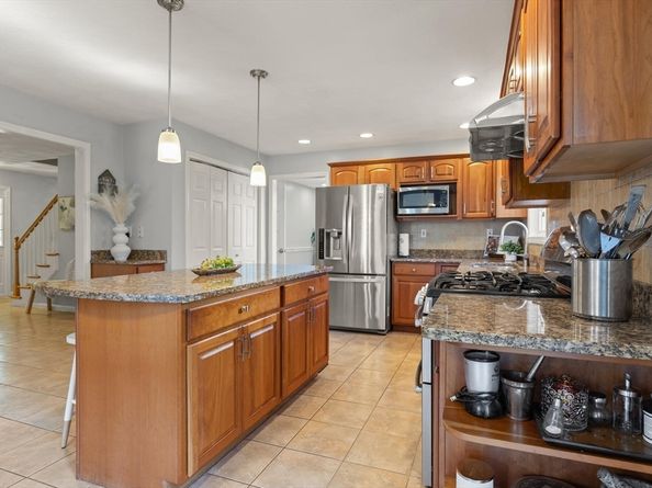 7 Dempsey Way, Westford MA 01886