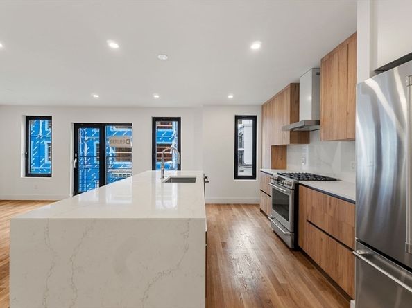 6 Devine Way 2, Boston MA 02127